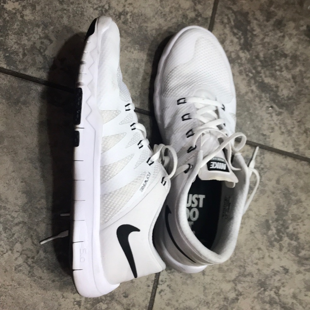 Men’s Nike Free 5.0 US size 8.5 white and light!